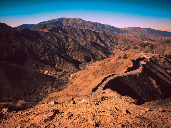 Quels sont les meilleurs itinéraires pour une randonnée dans les montagnes de l'Atlas, Maroc?
